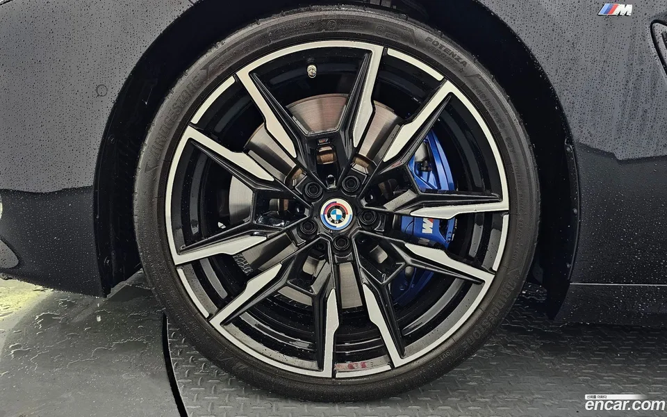 BMW 8 Series M850i xDrive 2023 — thumbnail 2