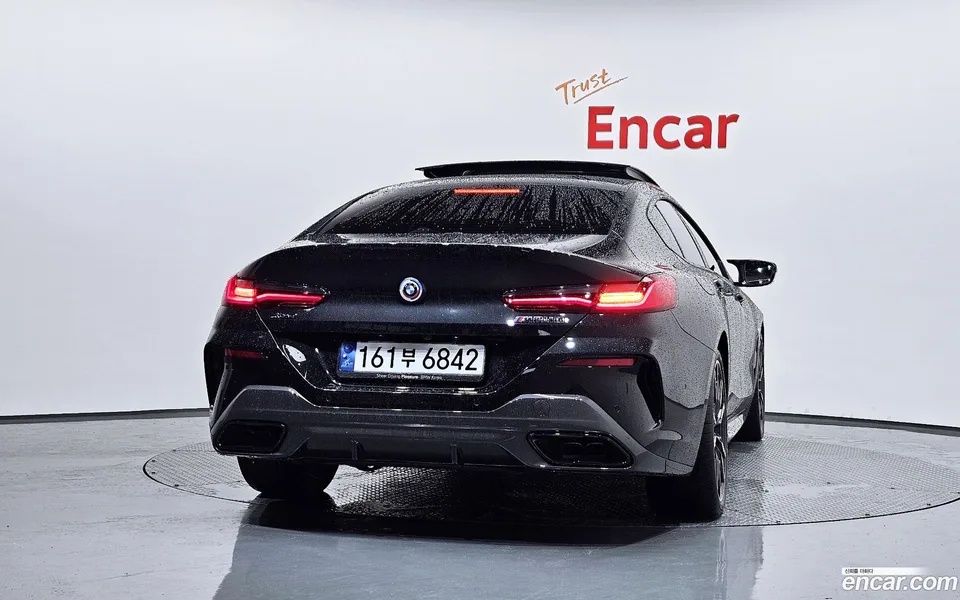 BMW 8 Series M850i xDrive 2023 — thumbnail 4