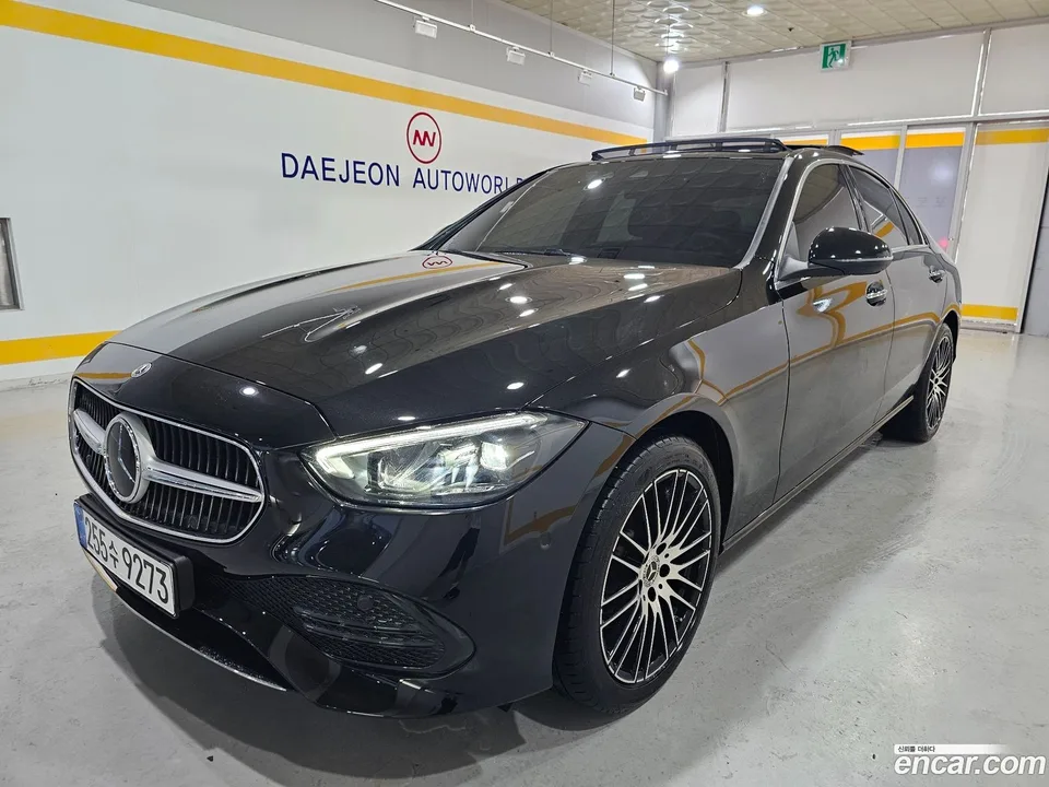 Mercedes-Benz C-Class C200 2024 — thumbnail 3