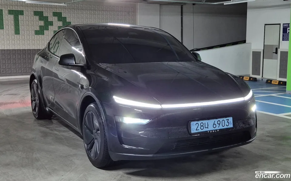 Tesla Model Y RWD 2026 — thumbnail 3