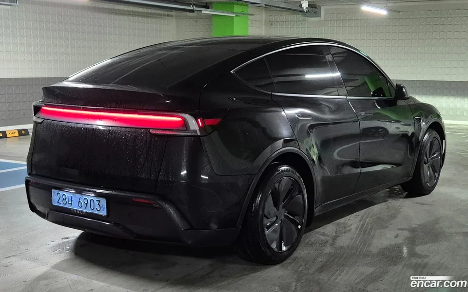 Tesla Model Y RWD 2026 — thumbnail 4