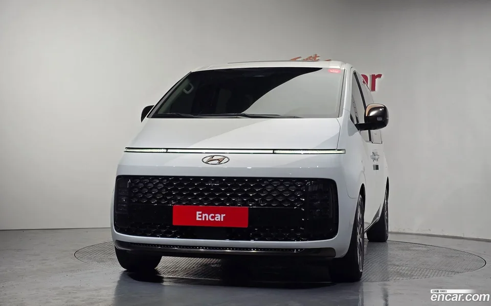 Hyundai Staria 7 2023 — thumbnail 3