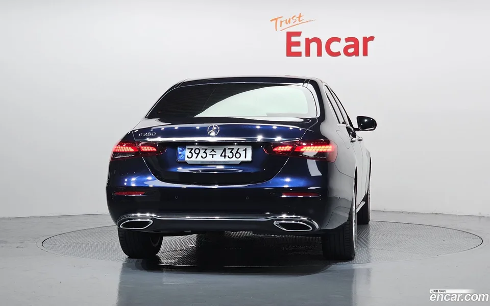 Mercedes-Benz E-Class E250 2022 — thumbnail 4