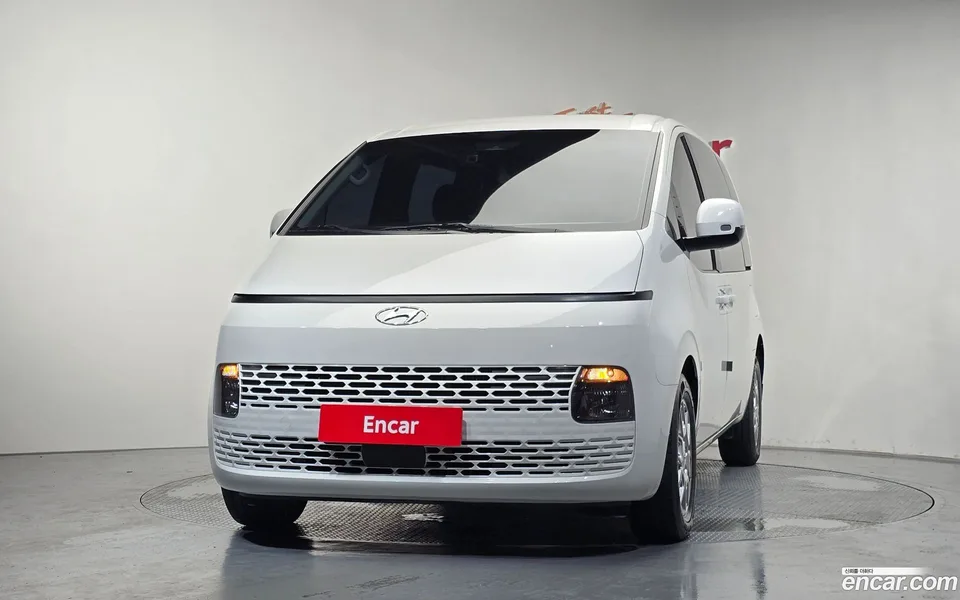 Hyundai Staria 5 2023 — thumbnail 3