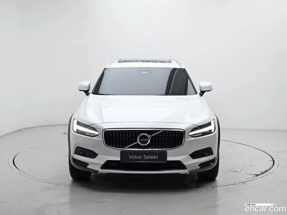 Volvo V90 Cross Country B5 AWD 2025 — thumbnail 3