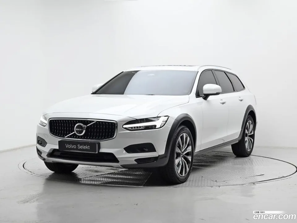 Volvo V90 Cross Country B5 AWD 2025 — photo 1, buy with delivery to Moscow