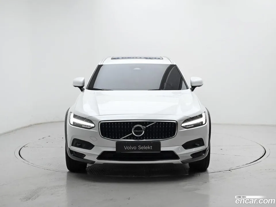 Volvo V90 Cross Country B5 AWD 2024 — thumbnail 3
