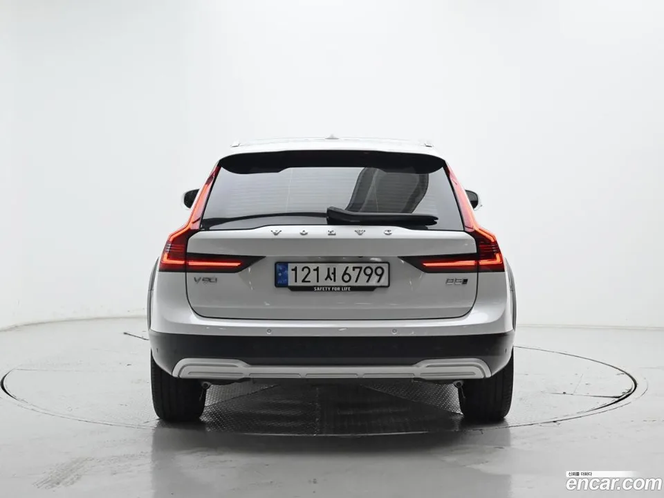 Volvo V90 Cross Country B5 AWD 2024 — thumbnail 4