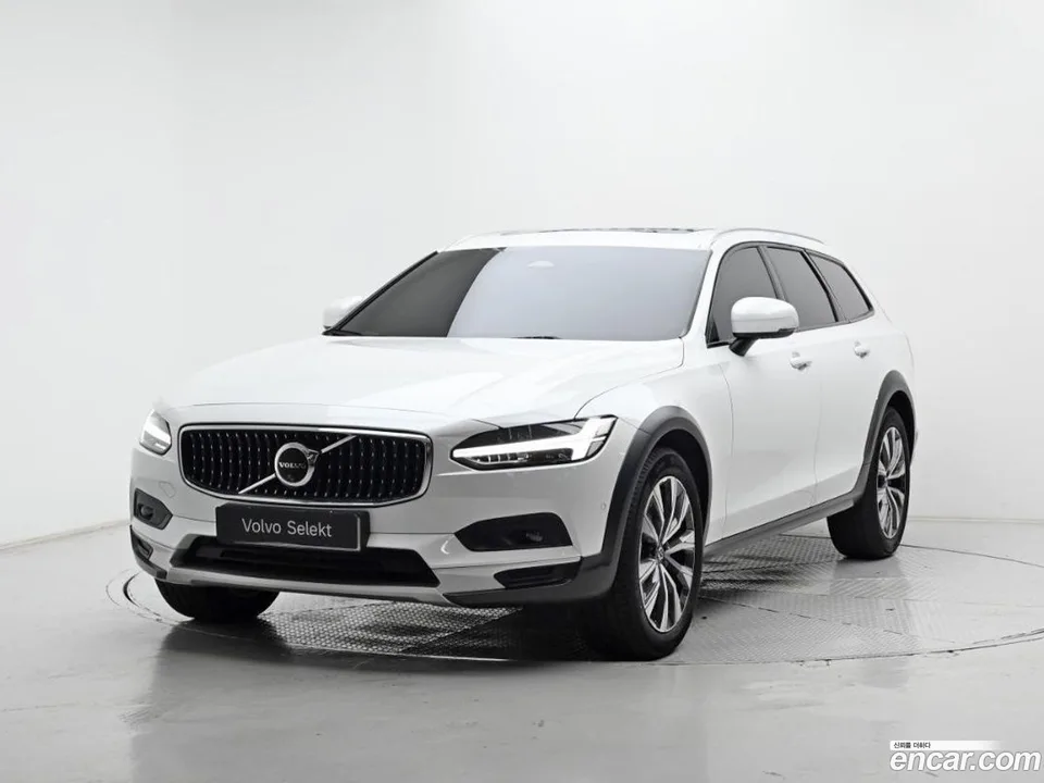 Volvo V90 Cross Country B5 AWD 2024 — photo 1, buy with delivery to Moscow