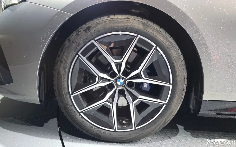 BMW 5 Series 520i M 2025 — thumbnail 2