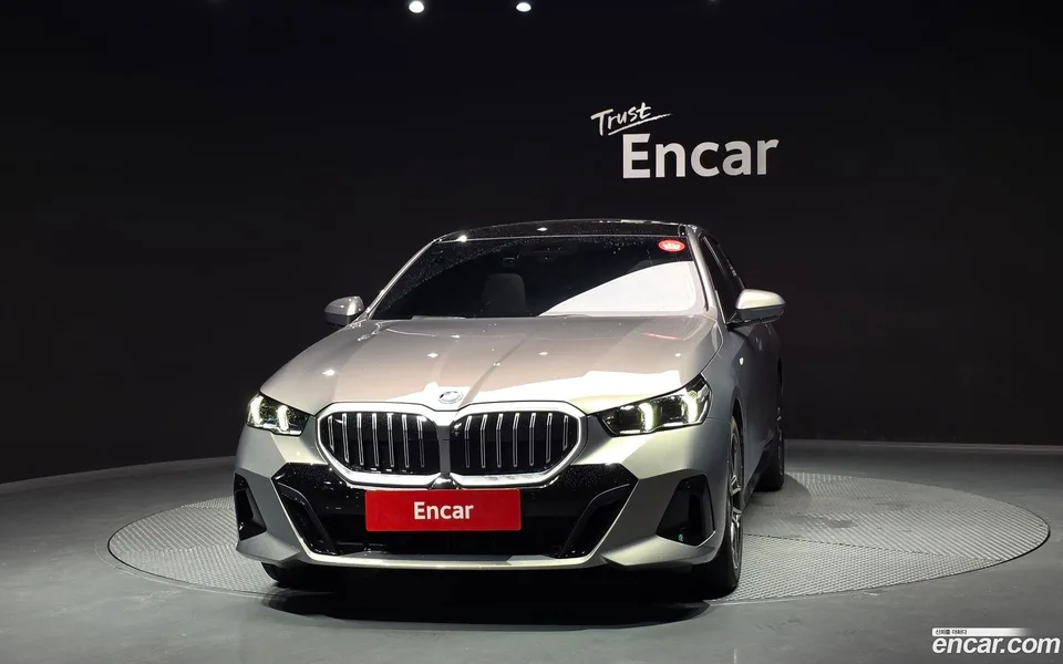 BMW 5 Series 520i M 2025 — thumbnail 3