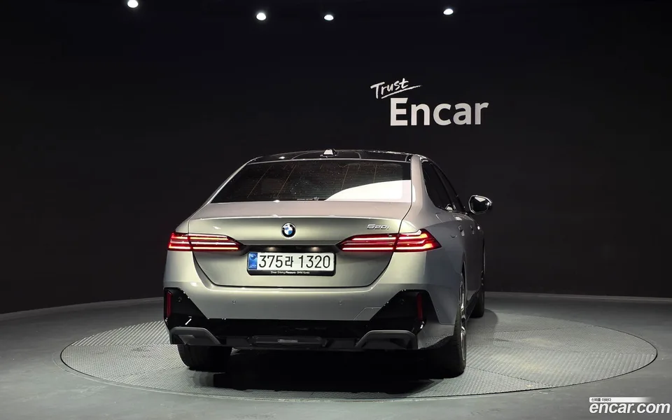 BMW 5 Series 520i M 2025 — thumbnail 4
