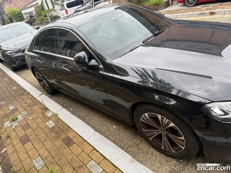Mercedes-Benz E-Class E200 2025 — thumbnail 3