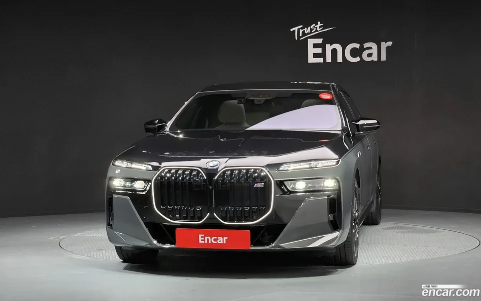 BMW i7 M70 xDrive M 2024 — thumbnail 3