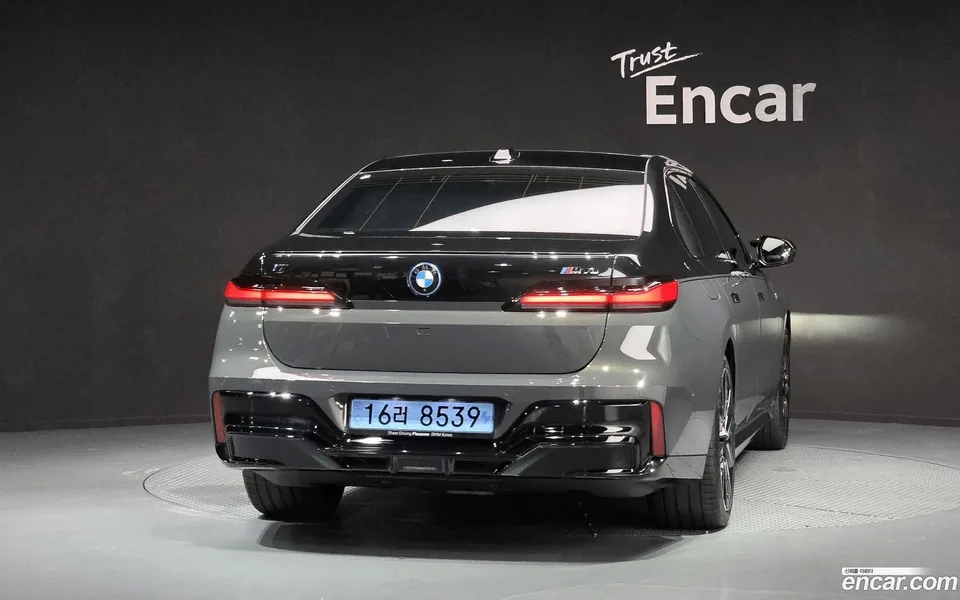 BMW i7 M70 xDrive M 2024 — thumbnail 4