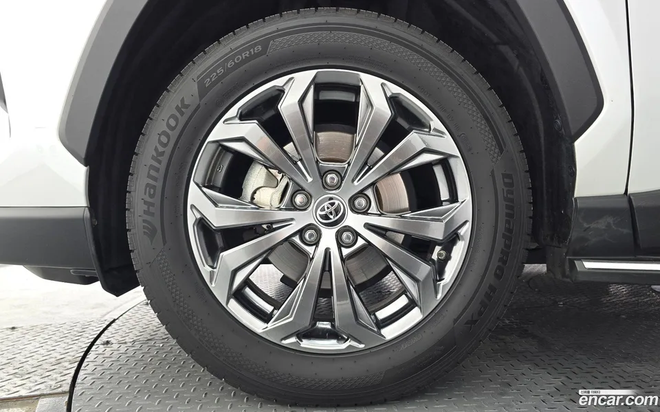 Toyota RAV4 2.5 4WD LTD 2024 — thumbnail 2
