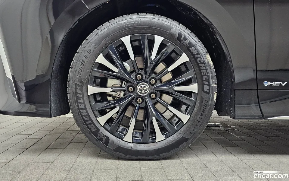 Toyota Alphard 2.5 HEV AWD 2025 — thumbnail 2