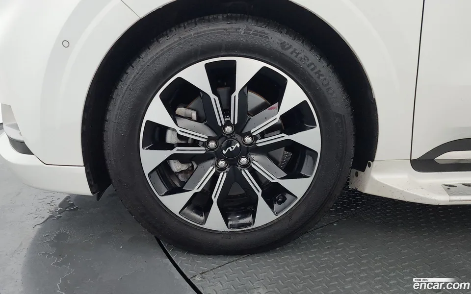 Kia Carnival 9 2022 — thumbnail 2