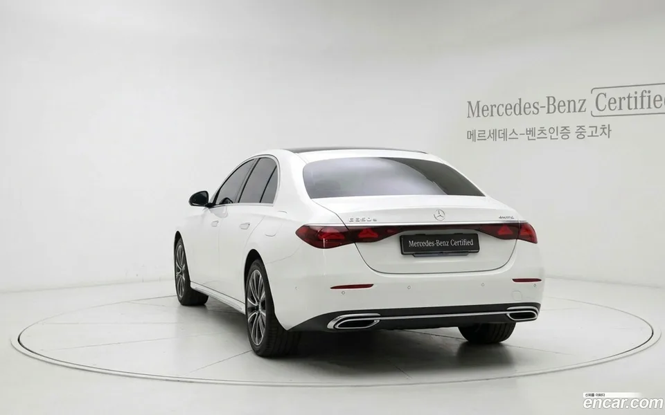 Mercedes-Benz E-Class E350e 4MATIC 2025 — thumbnail 4