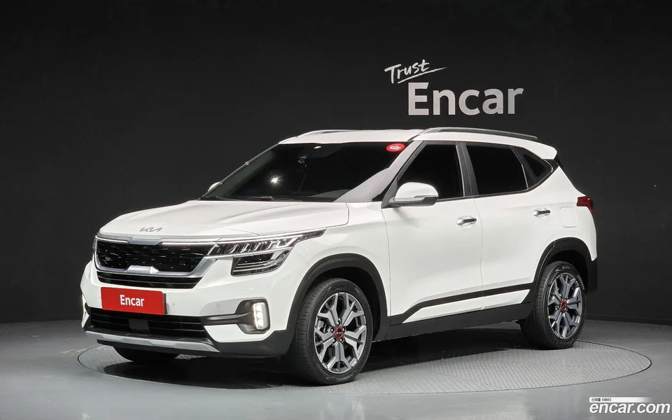 Kia Seltos 1.6 2WD 2022 — photo 1, buy with delivery to Moscow