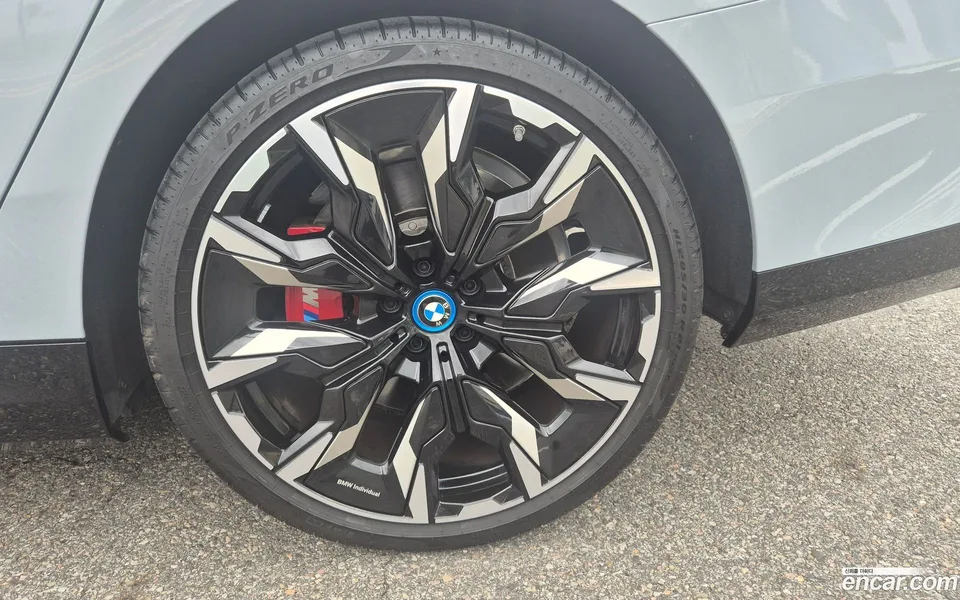 BMW 5 Series 550e xDrive M 2025 — thumbnail 5