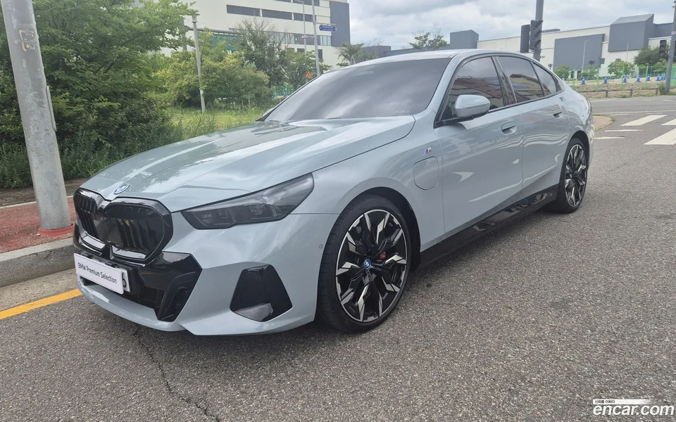 BMW 5 Series 550e xDrive M 2025 — photo 1, buy with delivery to Moscow