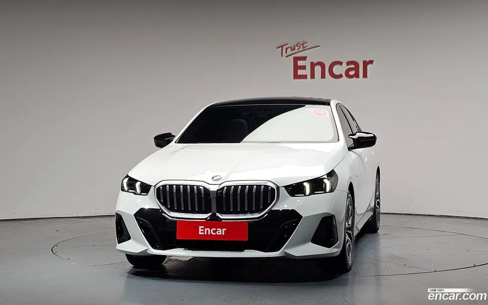 BMW 5 Series 520i M 2025 — thumbnail 3