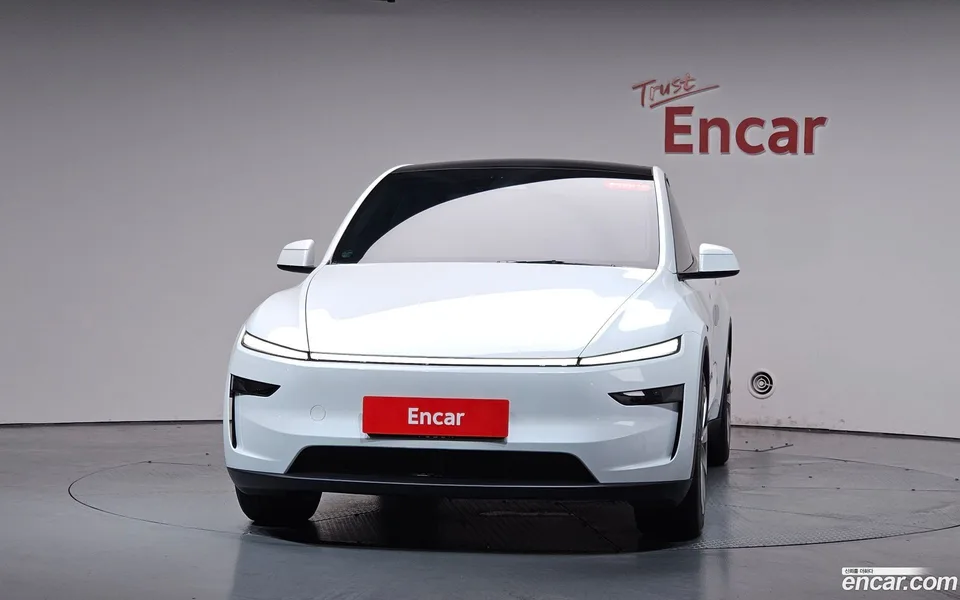 Tesla Model Y RWD 2025 — thumbnail 3