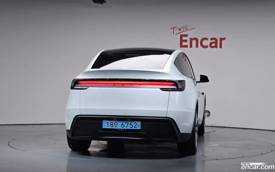Tesla Model Y RWD 2025 — thumbnail 4