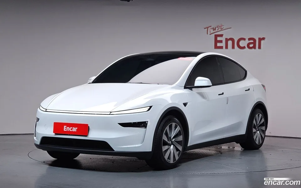 Tesla Model Y RWD 2025 — photo 1, buy with delivery to Moscow