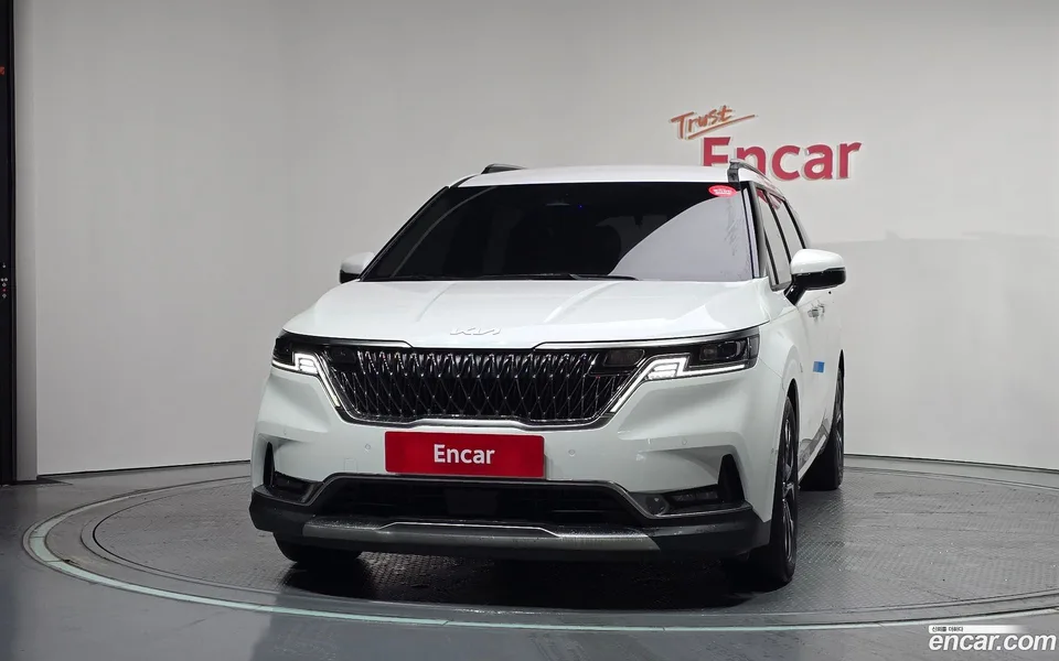 Kia Carnival 7 2023 — thumbnail 3
