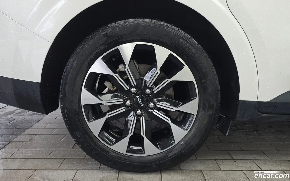 Kia Carnival 7 2023 — thumbnail 5