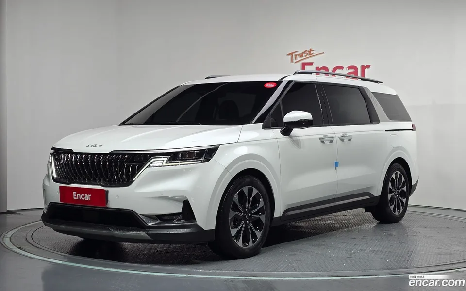 Kia Carnival 7 2023 — photo 1, buy with delivery to Moscow
