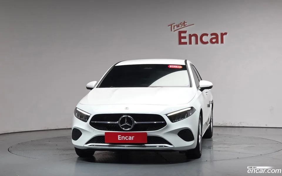 Mercedes-Benz A-Class A220 2024 — thumbnail 3