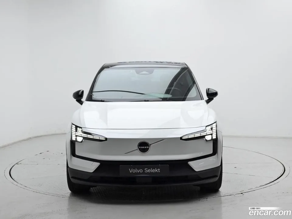 Volvo EX30 2025 — thumbnail 3