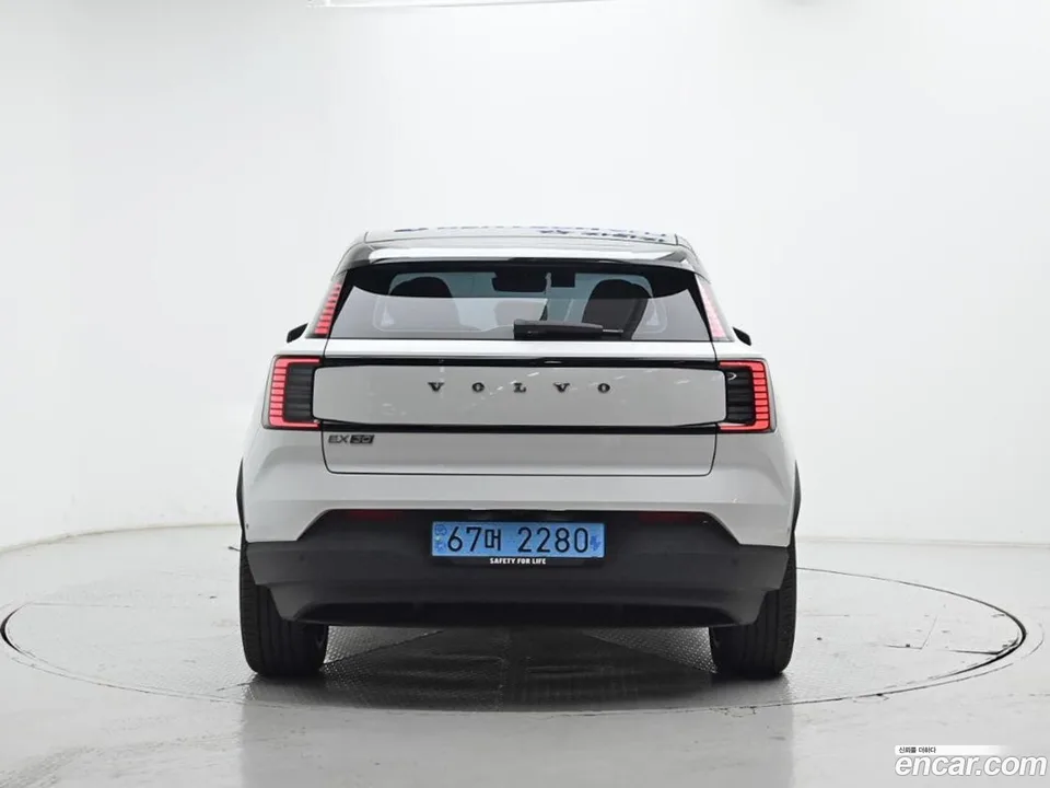Volvo EX30 2025 — thumbnail 4