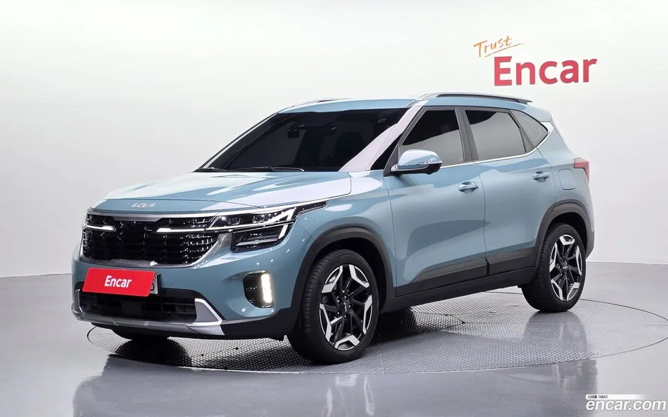 Kia Seltos 1.6 2WD 2023 — photo 1, buy with delivery to Moscow