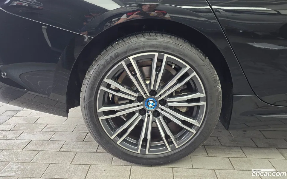 BMW 3 Series 320e M 2022 — thumbnail 2