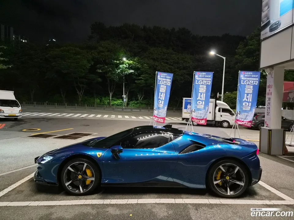 Ferrari SF90 Stradale 4.0 2023 — thumbnail 3