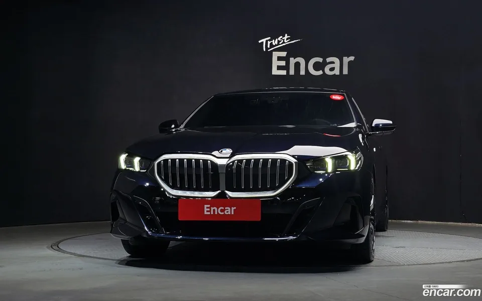 BMW 5 Series 530i xDrive M 2024 — thumbnail 3