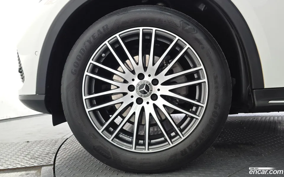 Mercedes-Benz GLC-Class GLC220 d 4MATIC 2023 — thumbnail 2