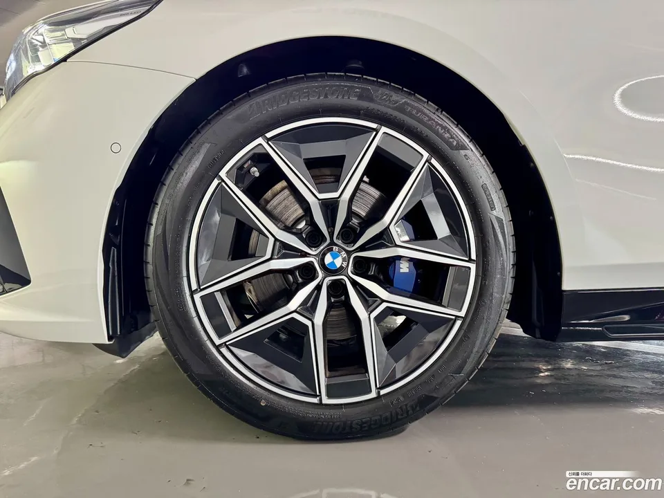 BMW 5 Series 520i M 2025 — thumbnail 2