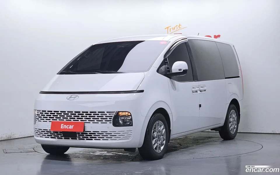 Hyundai Staria HEV 1.6 3 2024 — photo 1, buy with delivery to Moscow