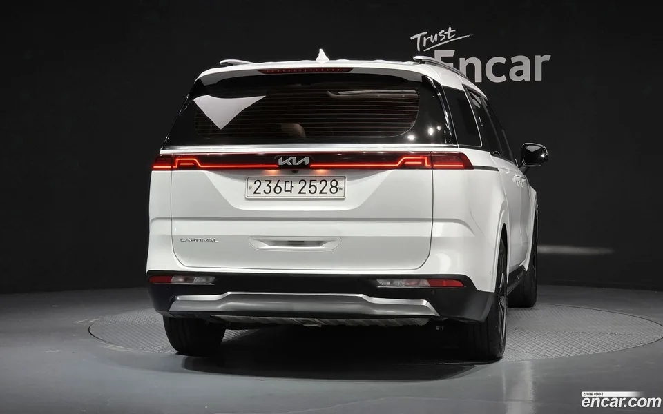 Kia Carnival 9 2022 — thumbnail 4
