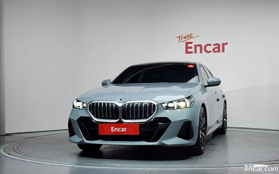 BMW 5 Series 530i xDrive M 2024 — thumbnail 3