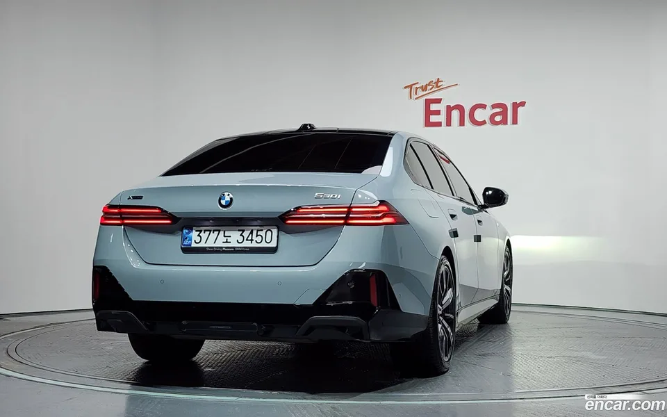 BMW 5 Series 530i xDrive M 2024 — thumbnail 4