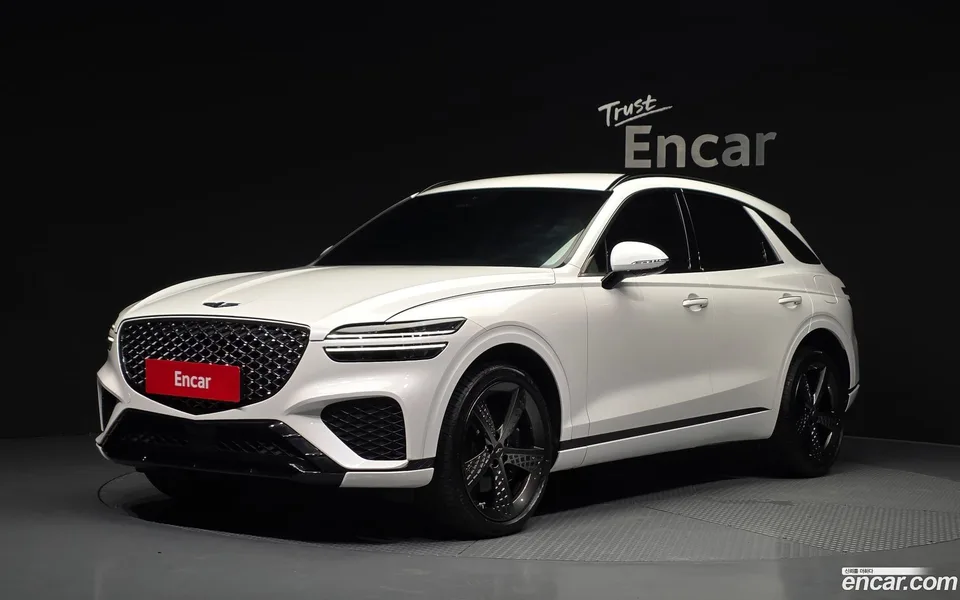Genesis GV70 2.5T 2WD 2023 — photo 1, buy with delivery to Moscow