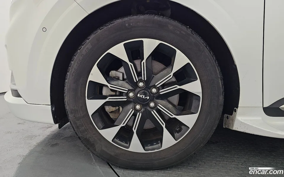 Kia Carnival 9 2023 — thumbnail 5