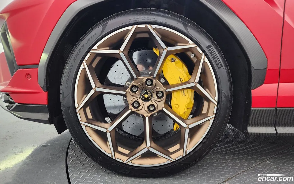 Lamborghini Urus 4.0 V8 2023 — thumbnail 5