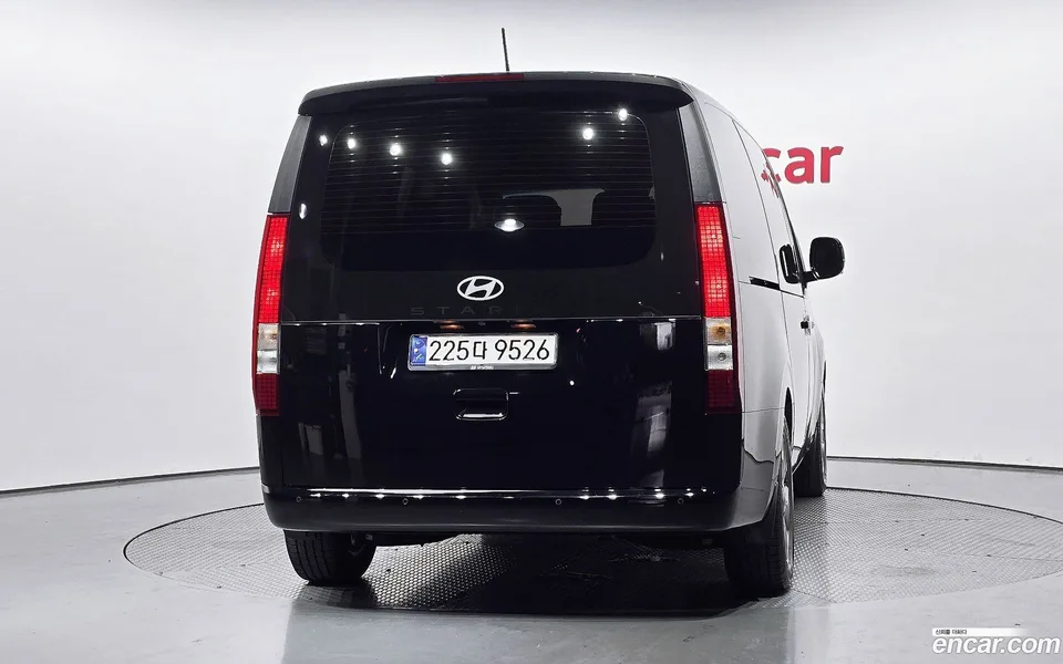 Hyundai Staria 9 2024 — thumbnail 4